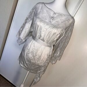 Vintage lace tunic sleep shirt with flutter sleeves size large
